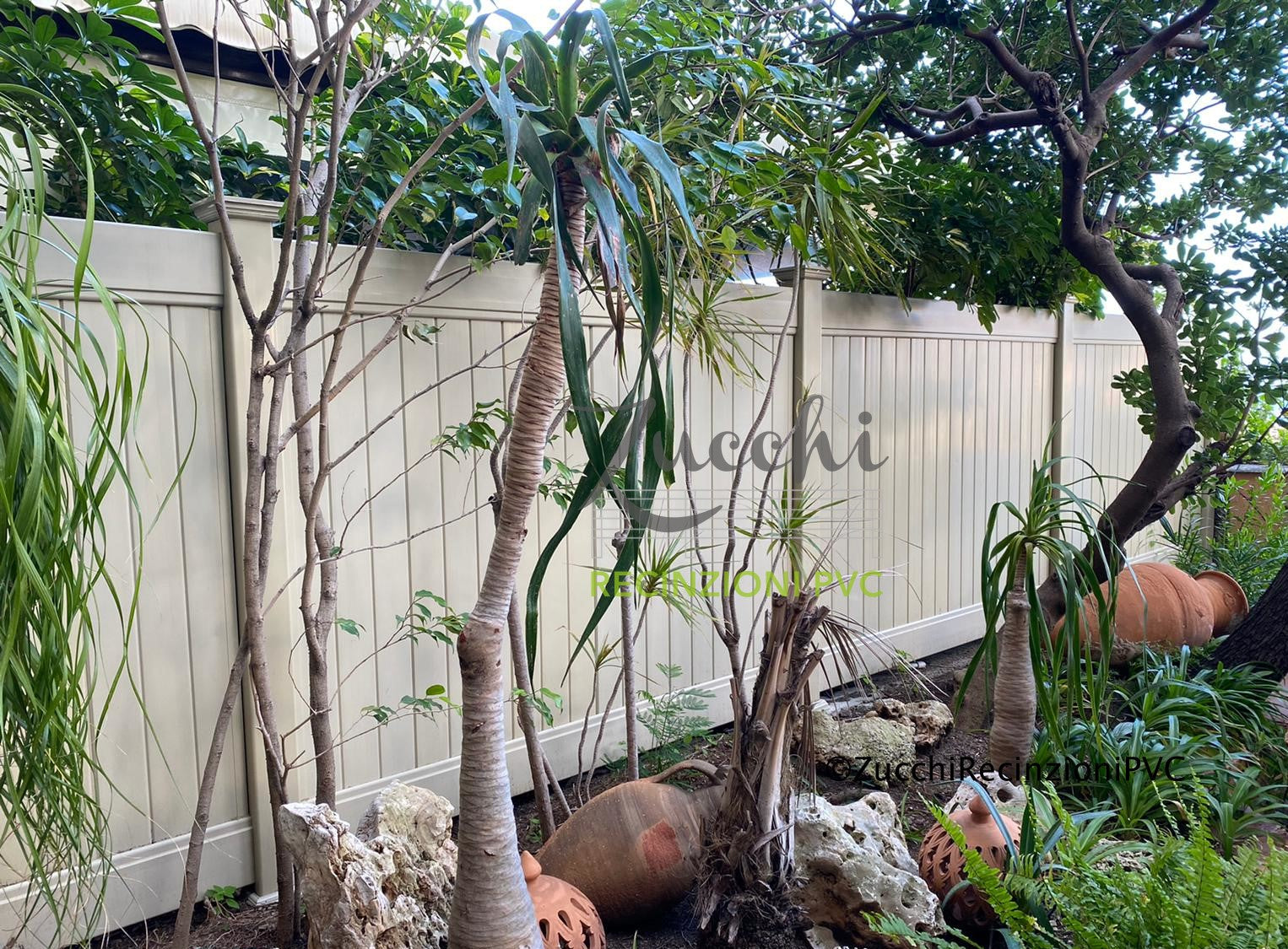 PVC Fences for Flowerbeds: Functionality and Style