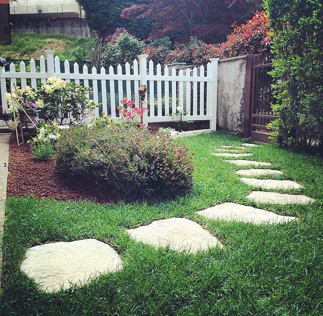 Flower Bed Fences: Fences That Create Atmosphere