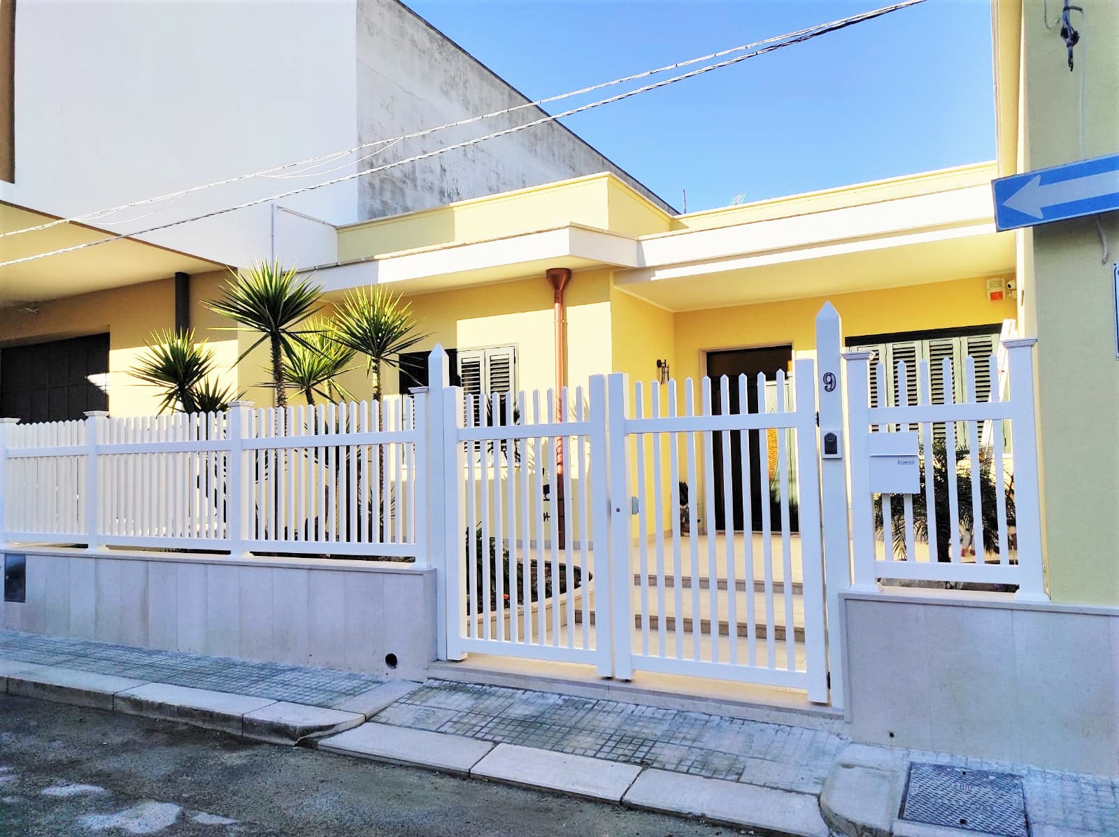 Benefits of PVC Double-Leaf Gates: Savings and Style