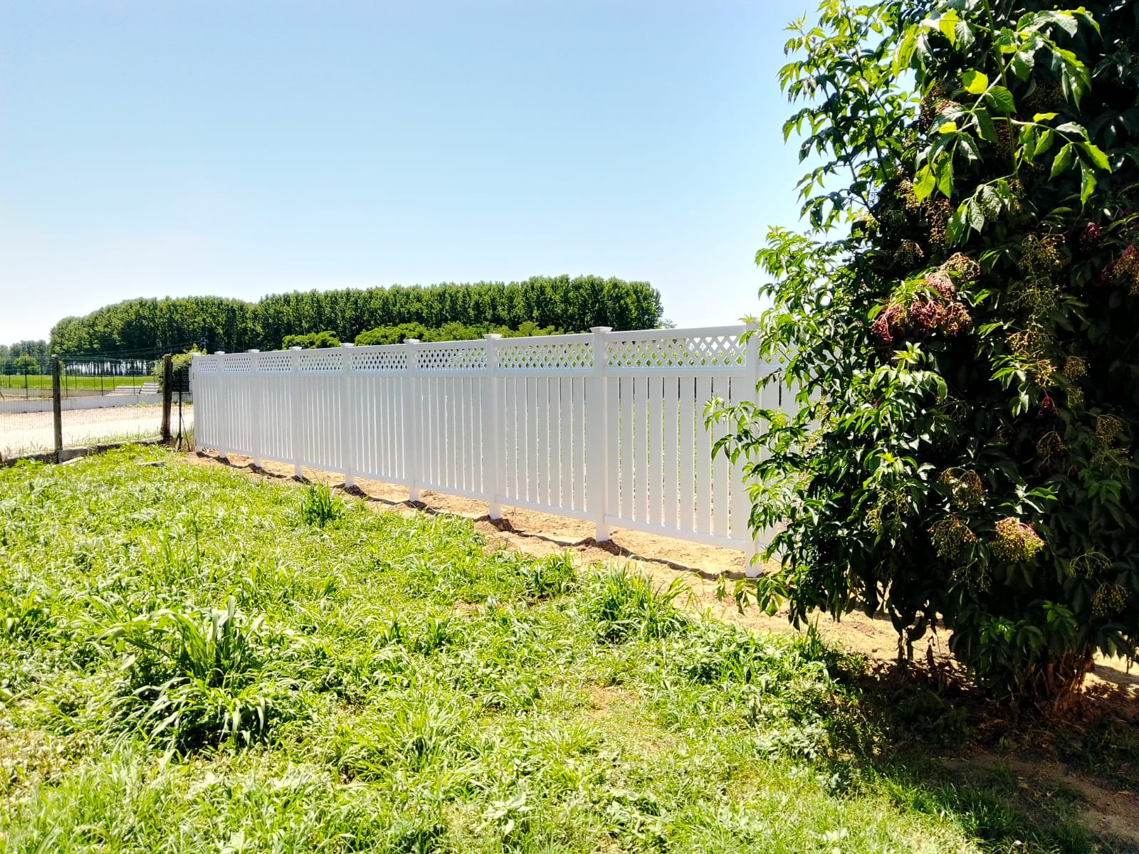 PVC Garden Fences: Add Style to Your Outdoors