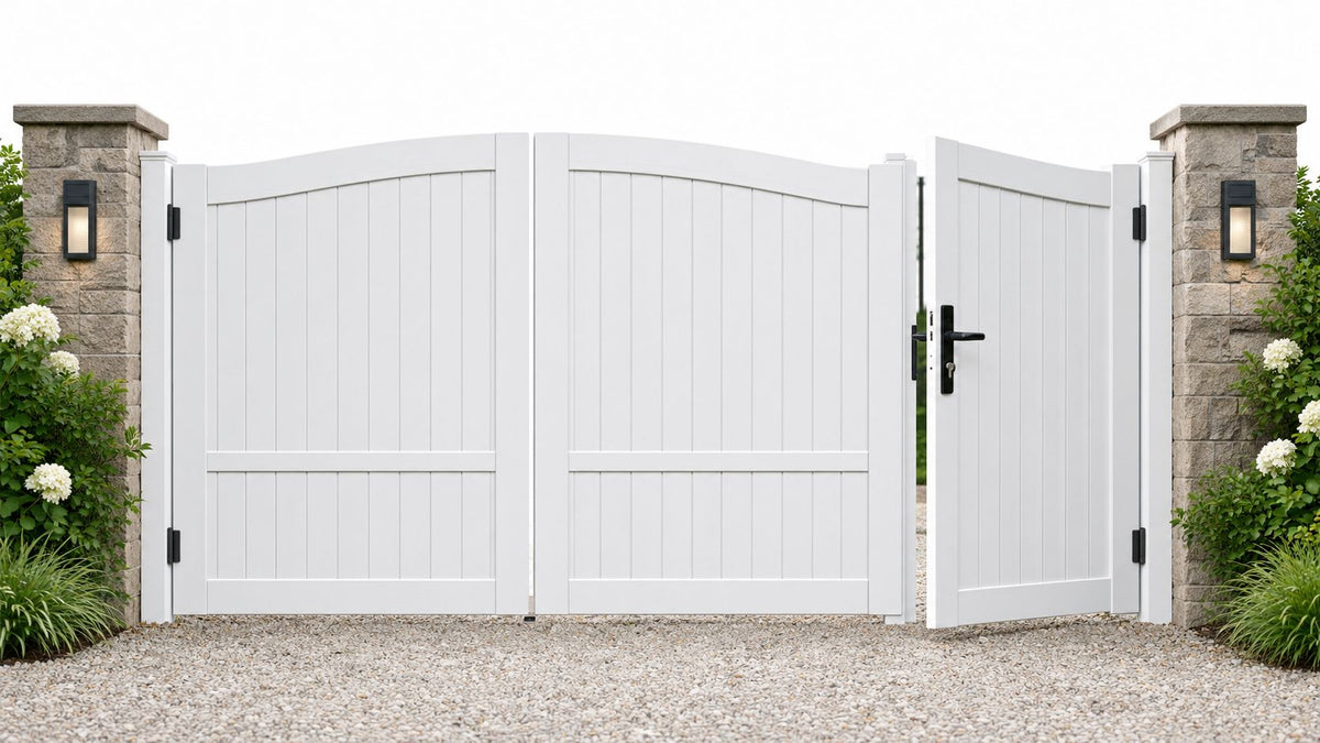 Cancello con cancelletto incorporato in PVC