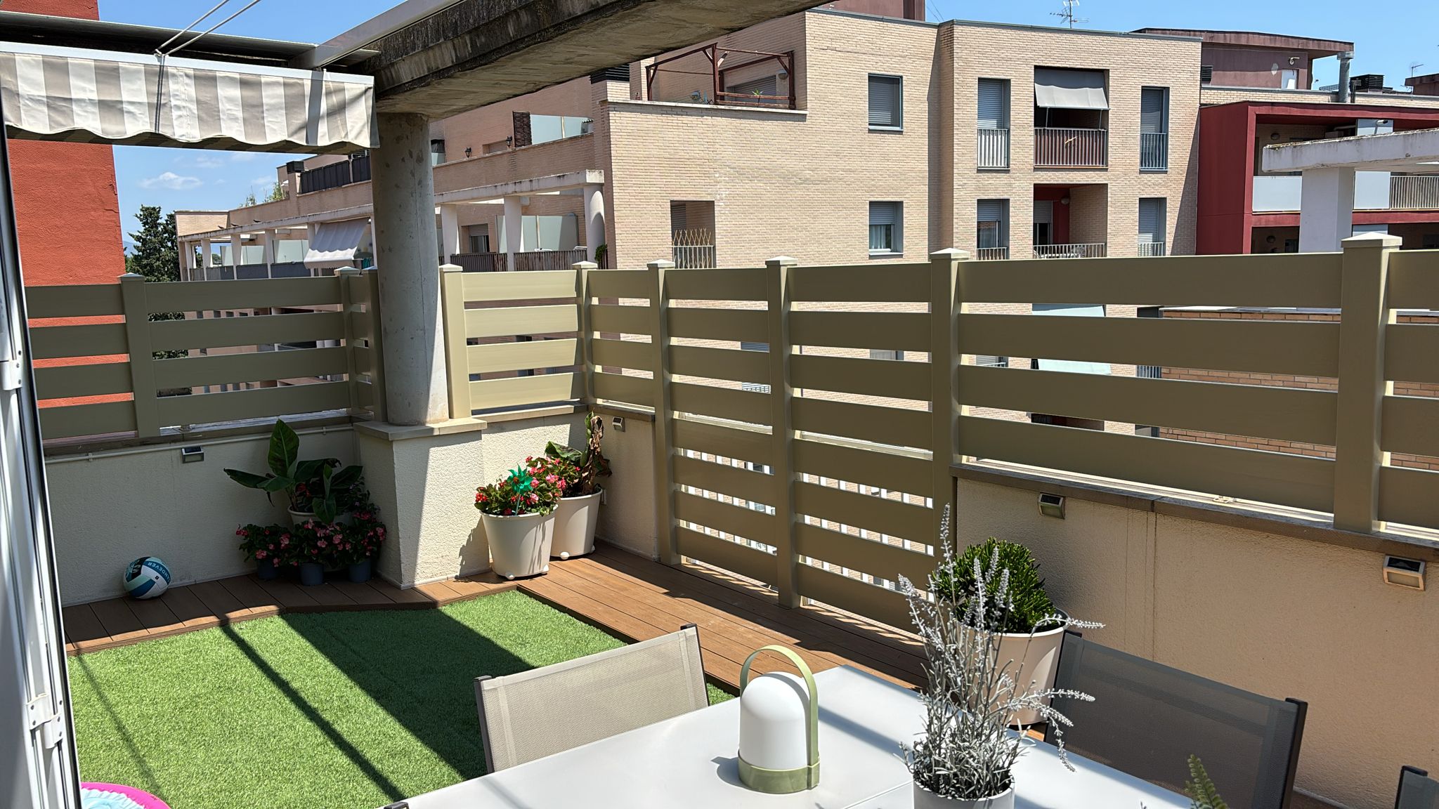 Come rendere il balcone più intimo